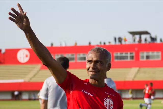 开云体育官方网站-美洲队首秀 58岁罗马里奥却坐在替补席没上场！