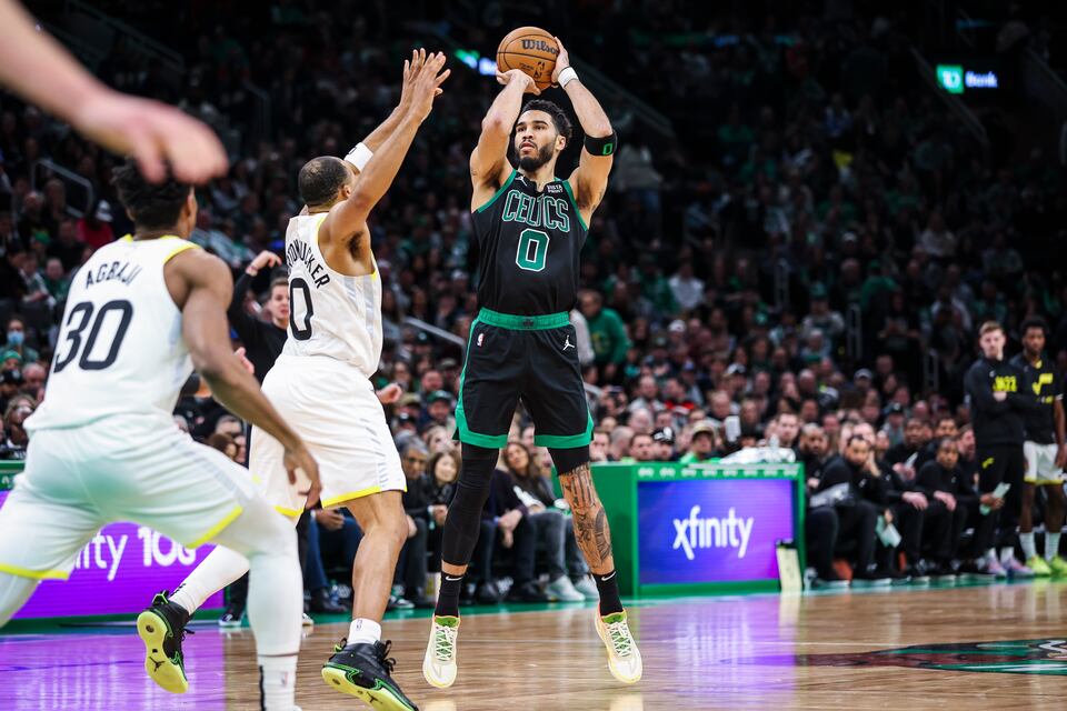 开云体育入口-背靠背两战豪取79分 季后赛临近塔图姆终于回暖