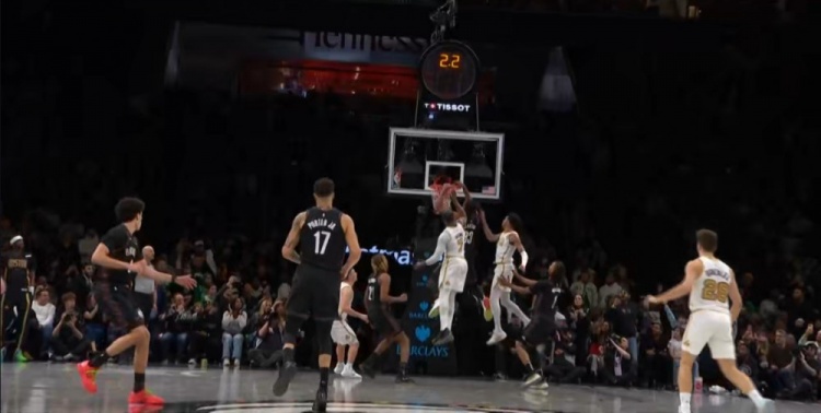 开云体育官方app-要进加时了！小波特干拔三分不中 克拉克斯顿冲击飞天补扣扳平！