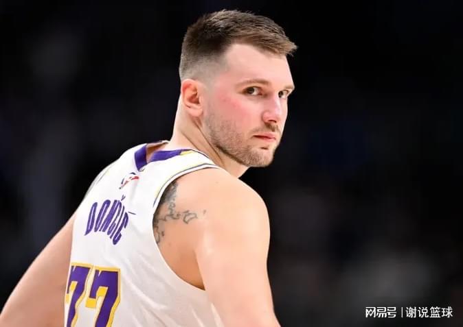 开云体育平台app-湖人主场逆转三喜临门，里夫斯为东詹兜底，新援射手能无缝衔接？