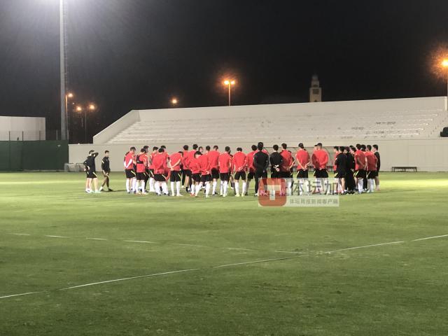 国足赛前最后一练加强定位球 战阿曼或“搏命”姿态