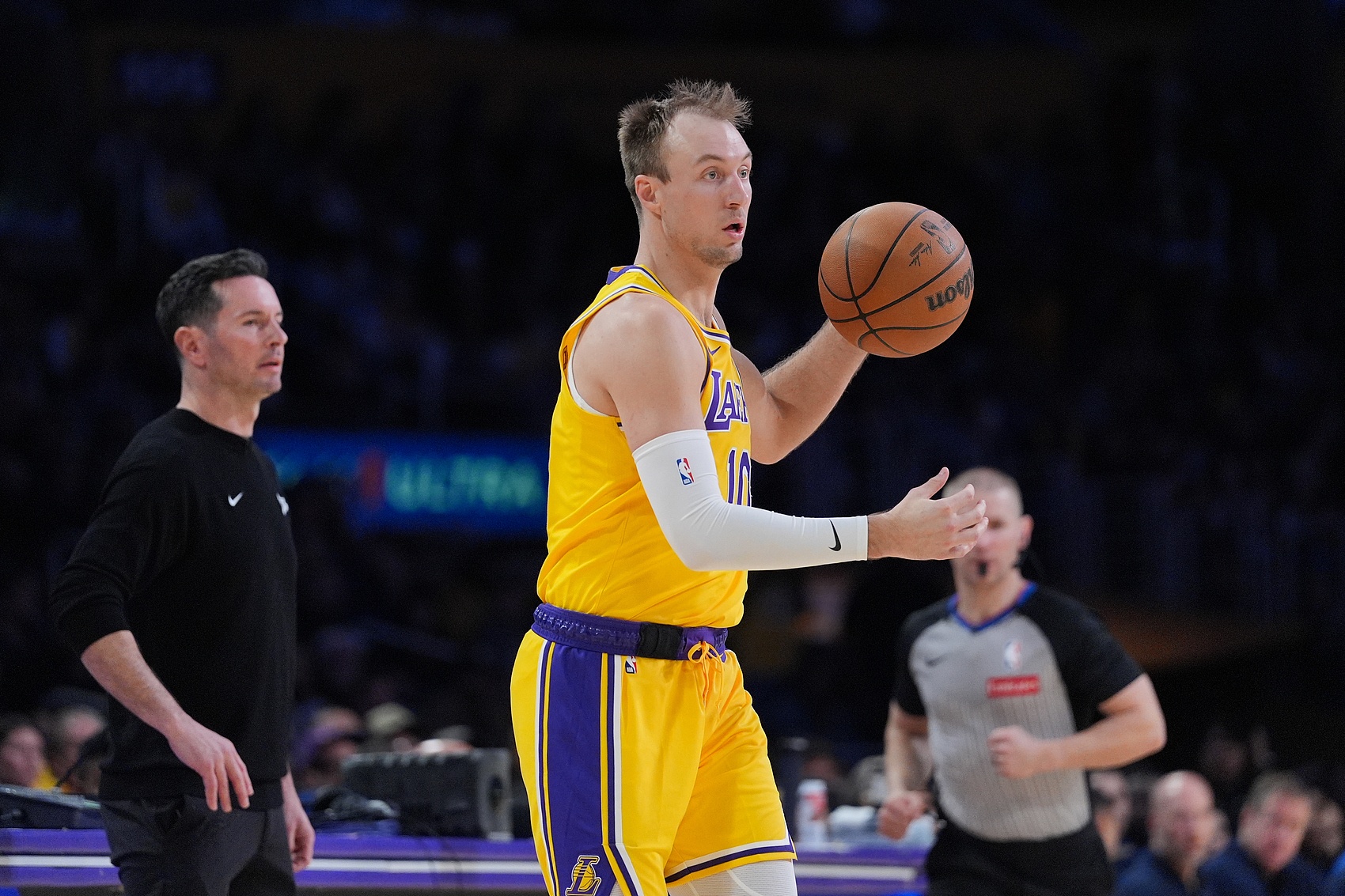 开云体育入口-本赛季湖人共遭3支球队横扫：0-4雷霆 0-2绿军 0-2活塞